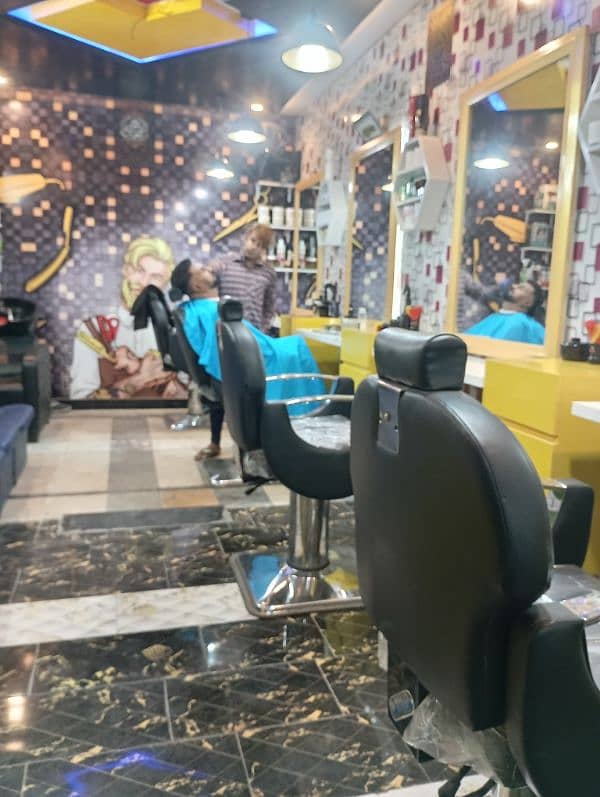 Beauty saloon for men's 10