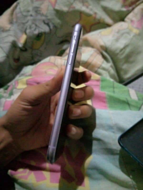 iPhone 11 10/10 only1 month used 46k waterpack 4