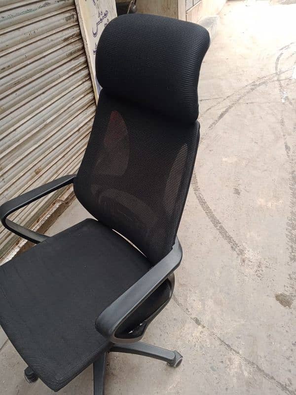 Office chairs for sale 9K pr piece. 0