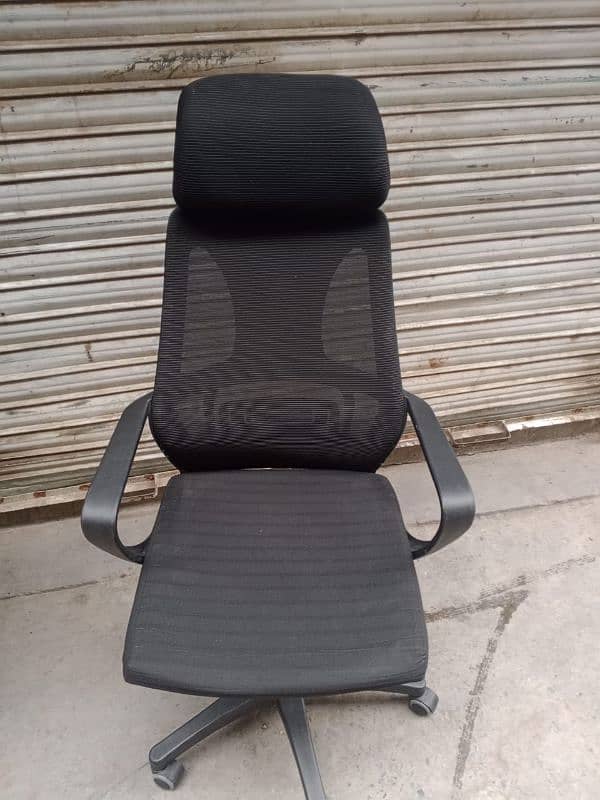 Office chairs for sale 9K pr piece. 1