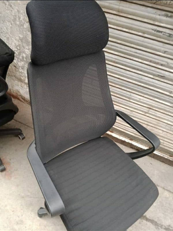 Office chairs for sale 9K pr piece. 2