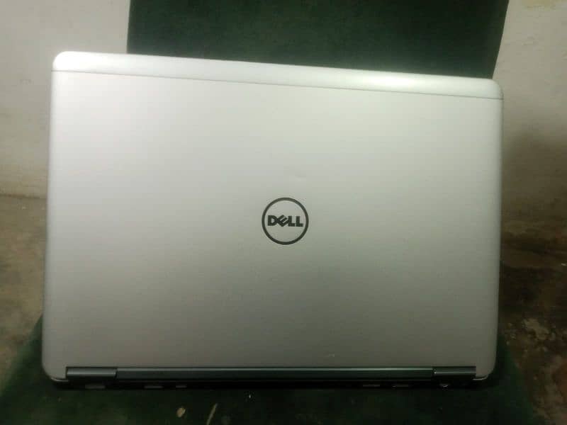 Dell E7440 /4th gen . core i5. 1