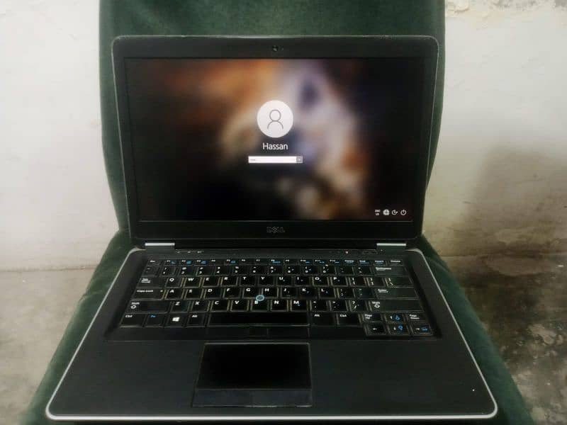 Dell E7440 /4th gen . core i5. 4