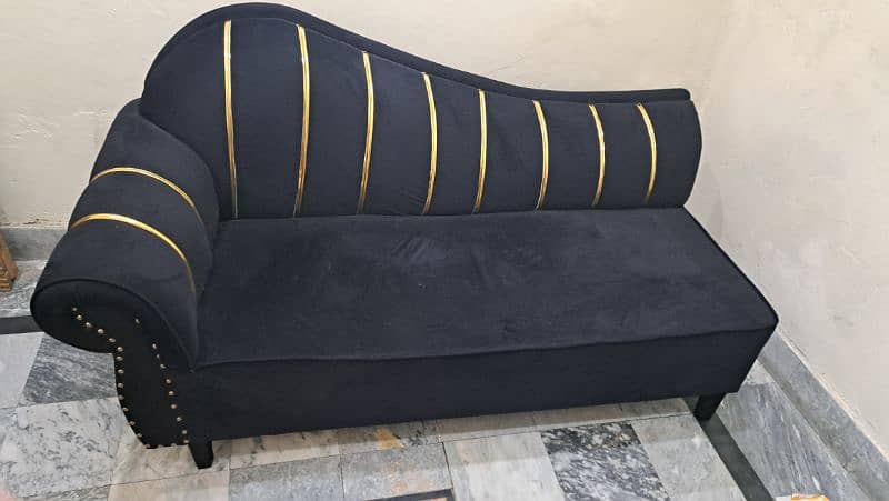 3 seater Dewan Lush Condition going cheap 1