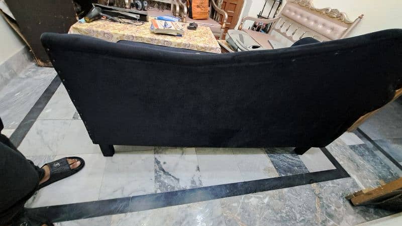 3 seater Dewan Lush Condition going cheap 4