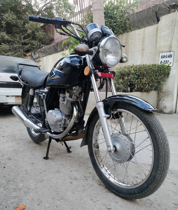 Suzuki GS 150 2