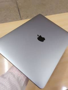 MacBook Pro 2017 Core i7 16/250 SSD Touch Bar