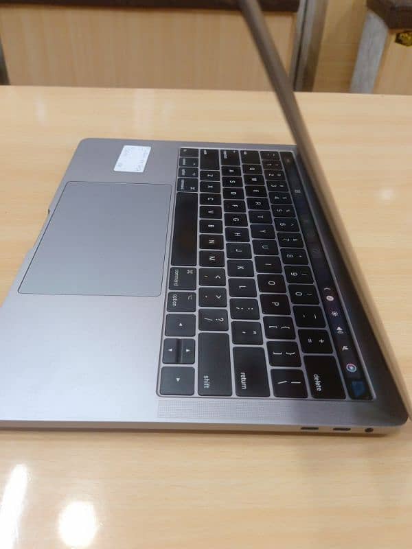 MacBook Pro 2017 Core i7 16/250 SSD Touch Bar 4