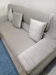 Luxurious 5-Seater Sofa with Elegant Quilted Design