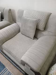 Luxurious 5-Seater Sofa with Elegant Quilted Design