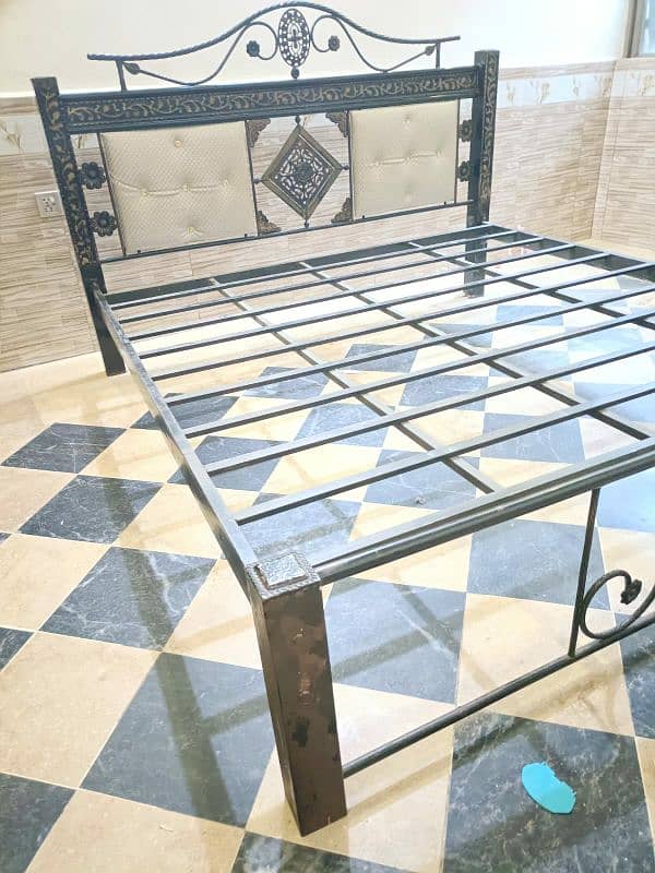 iron bed in use 1