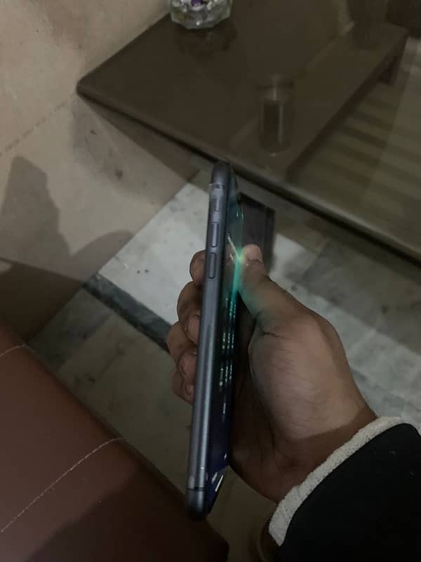 iphone 11 non pta jv 10/10 seald waterpack 5