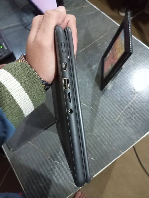 Dell chrome book laptop or charger hai 6