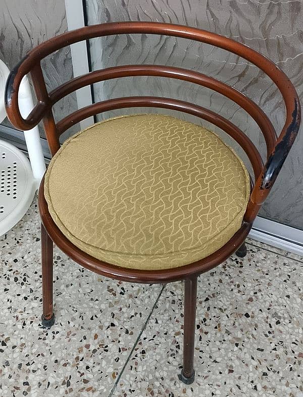 used dining table and chairs 3