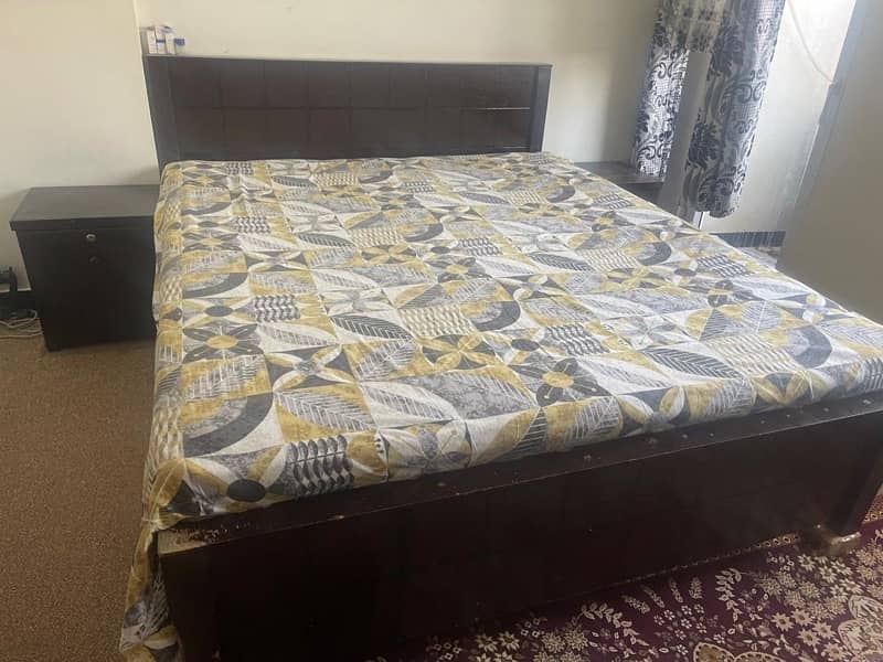 Used double bed with mattress and side tables for sell 4