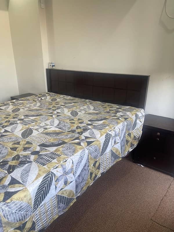 Used double bed with mattress and side tables for sell 5