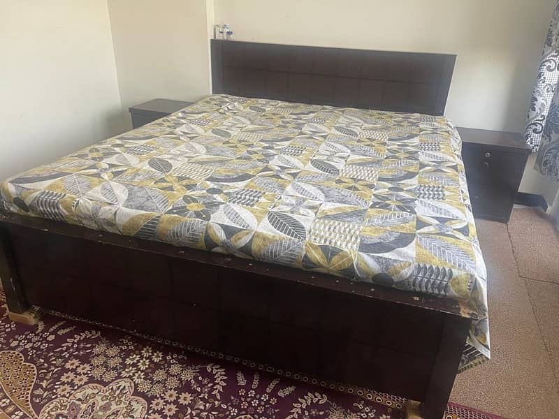 Used double bed with mattress and side tables for sell 6