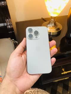 Iphone 15 Pro natural titanium