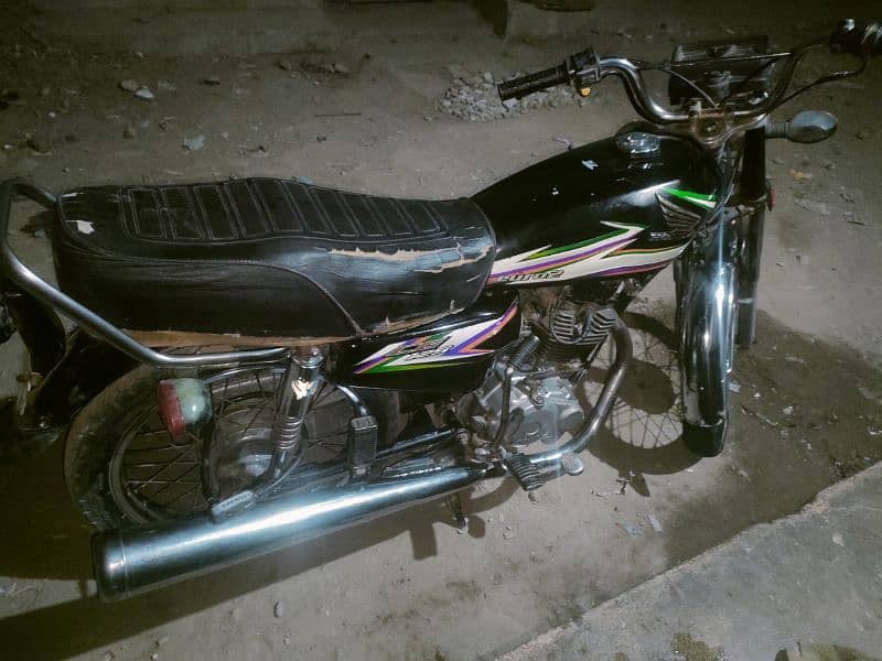 Honda cg 125 for sale koi froud nahi hai Whatsapp number 03222805080 0