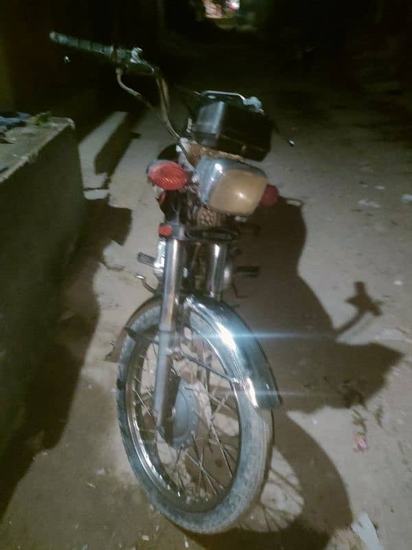 Honda cg 125 for sale koi froud nahi hai Whatsapp number 03222805080 5