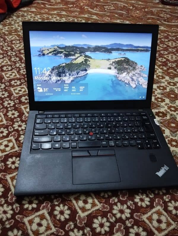 Lenovo Thinkpad core i5 6th generation X270 3