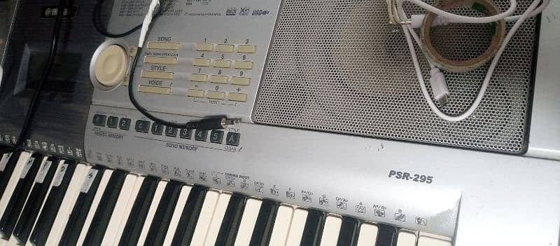 Yamaha PSR295 1