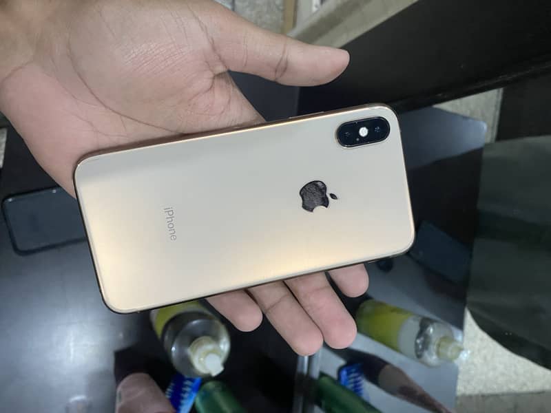 iphone xs 64 gb golden color 2