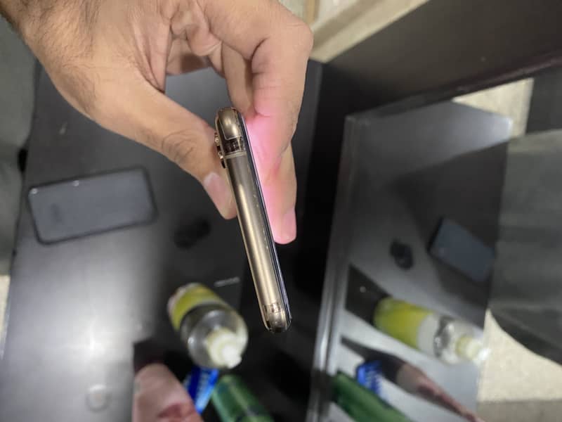 iphone xs 64 gb golden color 4