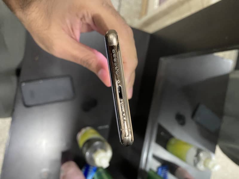 iphone xs 64 gb golden color 5