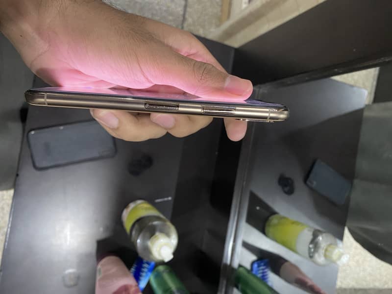 iphone xs 64 gb golden color 6