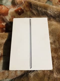 iPad 8 gen all ok no fault 32 gb orignal bus back par scratches hain