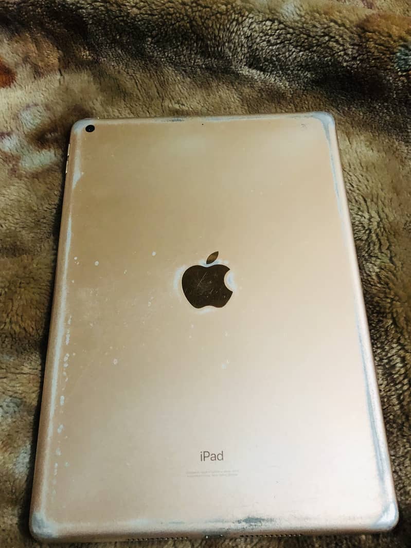 iPad 8 gen all ok no fault 32 gb orignal bus back par scratches hain 4