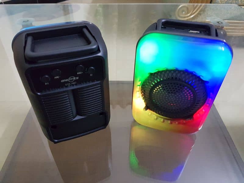 Bluetooth Speaker with Flaming LEDs 4