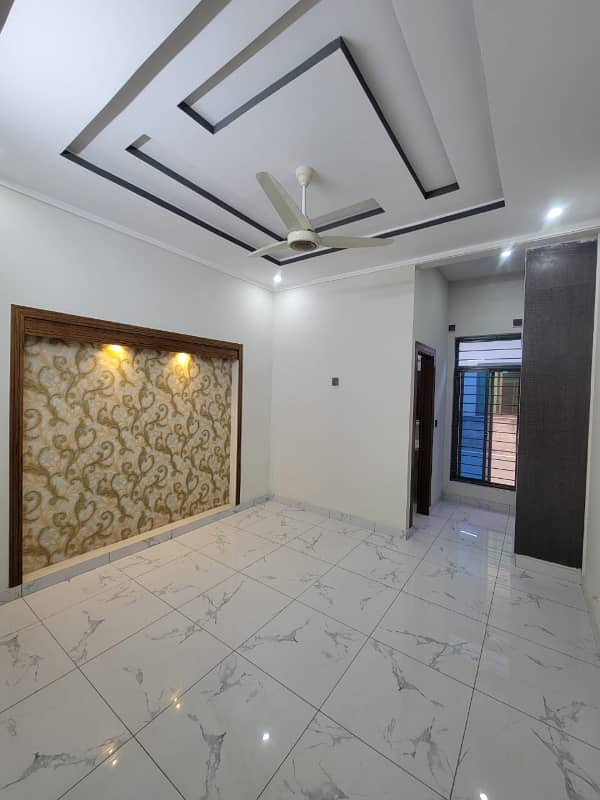 5 Marla House very good place Brand new very beautiful hot location house for sale in Pakistan Town phase 2 Near PWD Markaz 4