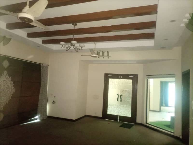 1 kanal well maintained facing park house for rent 1