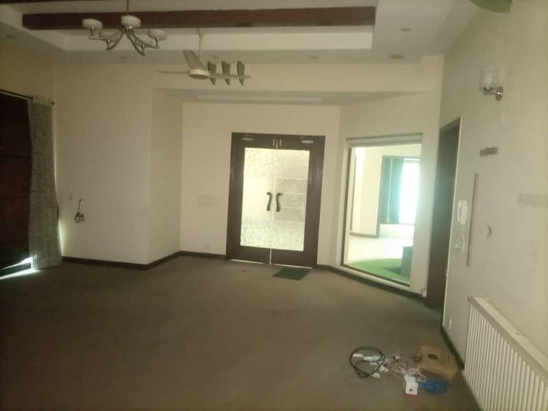 1 kanal well maintained facing park house for rent 2