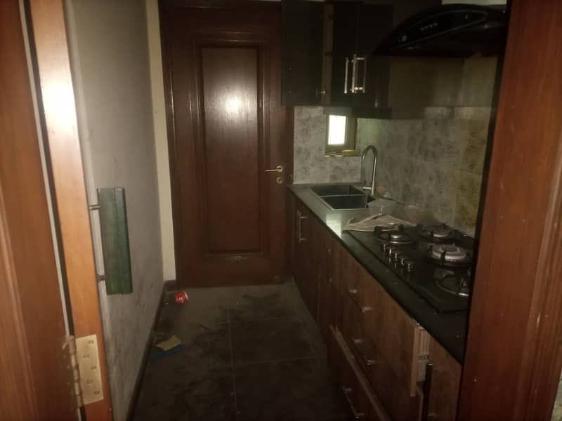 1 kanal well maintained facing park house for rent 5