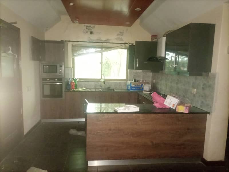 1 kanal well maintained facing park house for rent 6