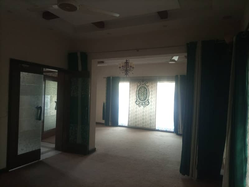 1 kanal well maintained facing park house for rent 7