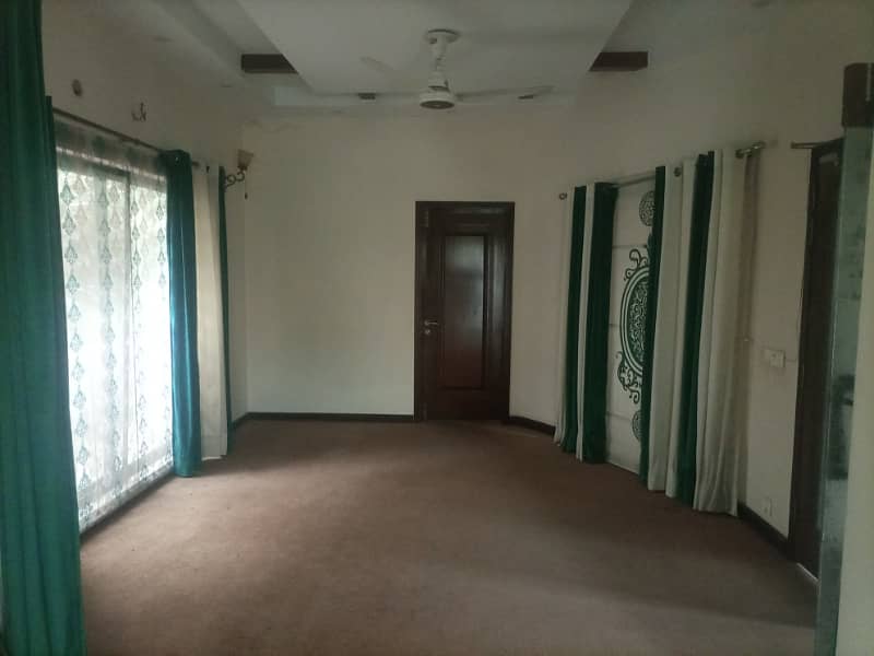 1 kanal well maintained facing park house for rent 8