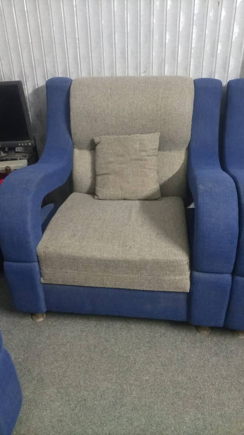 Sofa for sell 0-3-1-5-1-1-0-1-5-6-9 0