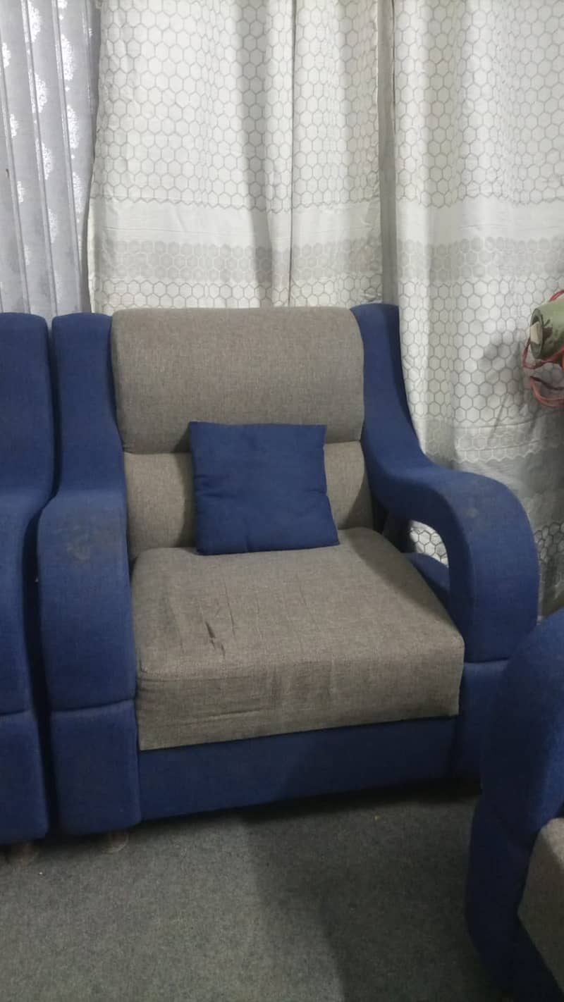 Sofa for sell 0-3-1-5-1-1-0-1-5-6-9 1