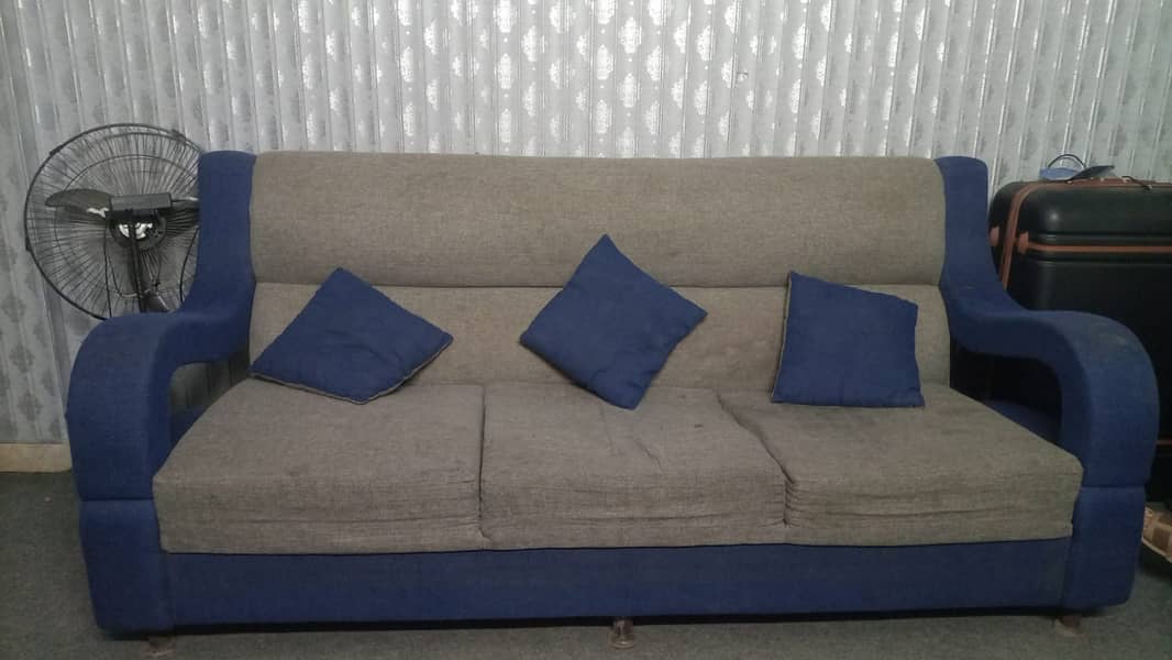 Sofa for sell 0-3-1-5-1-1-0-1-5-6-9 2