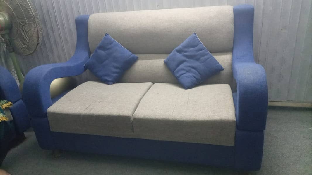 Sofa for sell 0-3-1-5-1-1-0-1-5-6-9 4