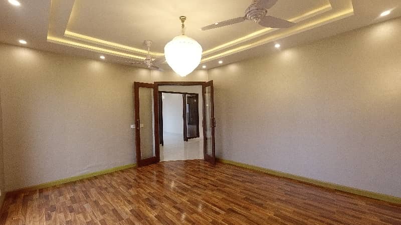 1 Kanal House Ideally Situated In DHA Phase 7 - Block T 6