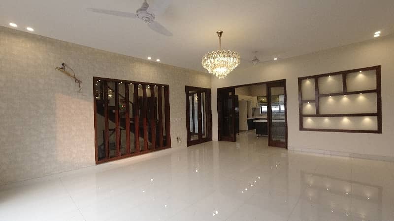 1 Kanal House Ideally Situated In DHA Phase 7 - Block T 12