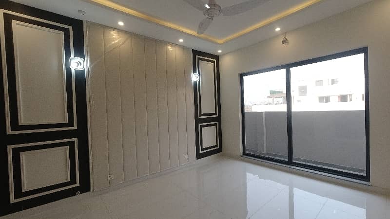 1 Kanal House Ideally Situated In DHA Phase 7 - Block T 13