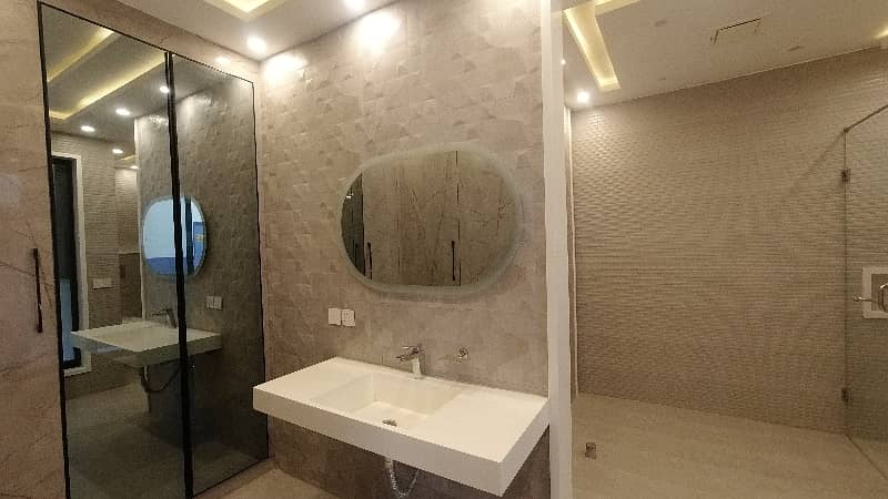 1 Kanal House Ideally Situated In DHA Phase 7 - Block T 18