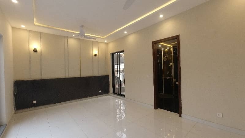 1 Kanal House Ideally Situated In DHA Phase 7 - Block T 31