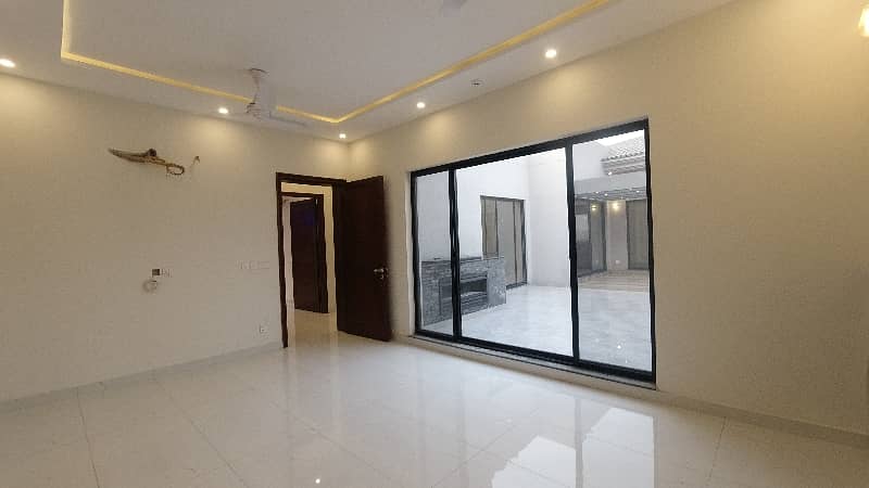 1 Kanal House Ideally Situated In DHA Phase 7 - Block T 32